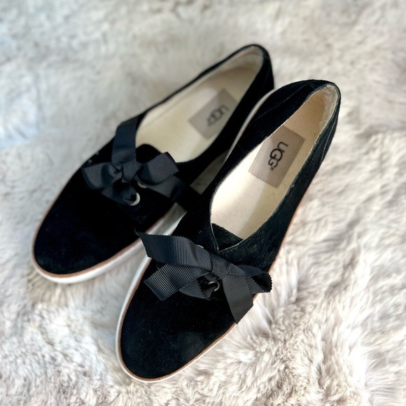 🖤UGG Carilyn Suede Ribbon Lace up Sneakers 7.5🖤 - Picture 3 of 6